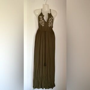Love Tree women’s large flowy green bohemian V-cut tank maxi dress.